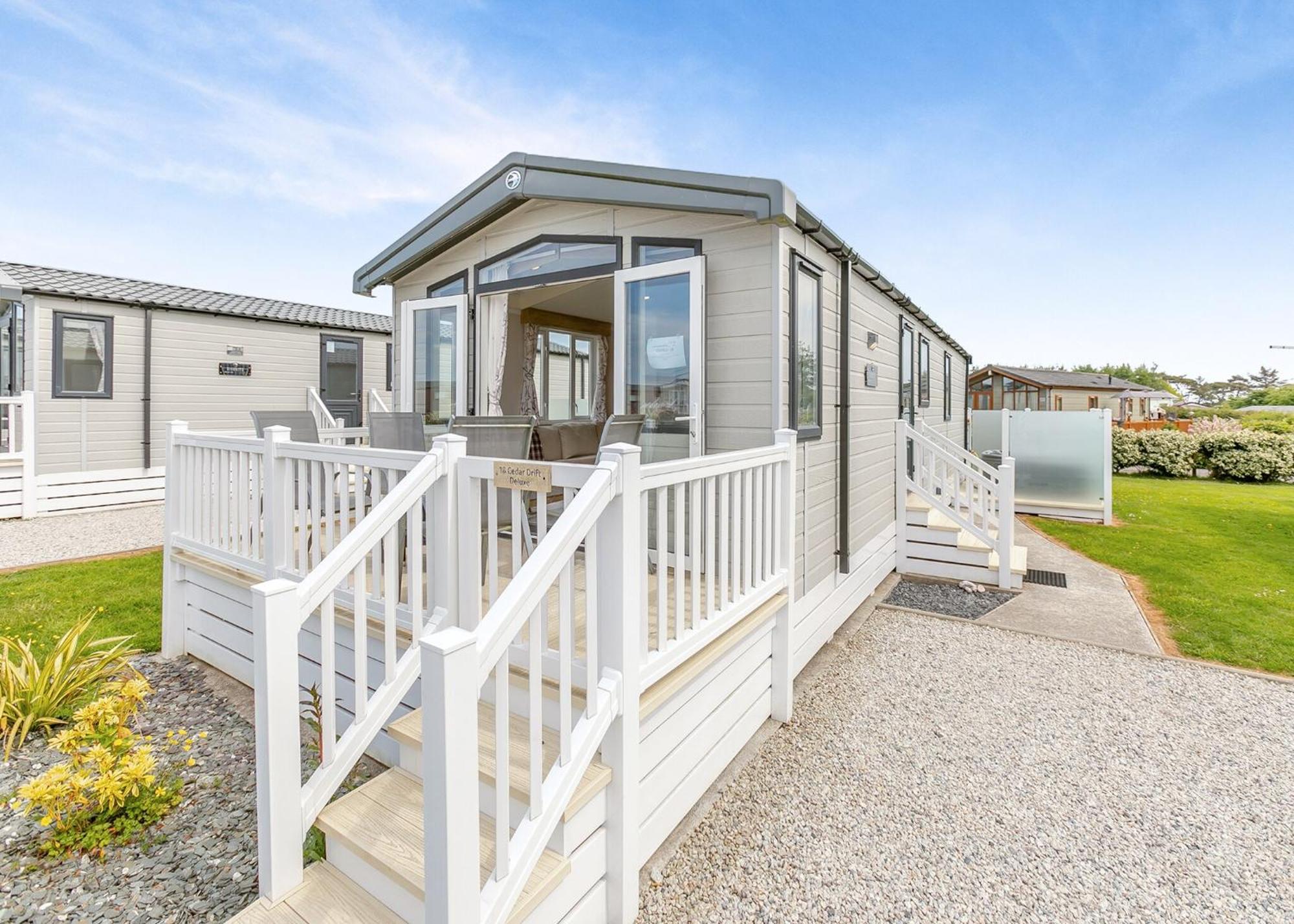 Looe Coastal Retreat Hotel Exterior photo